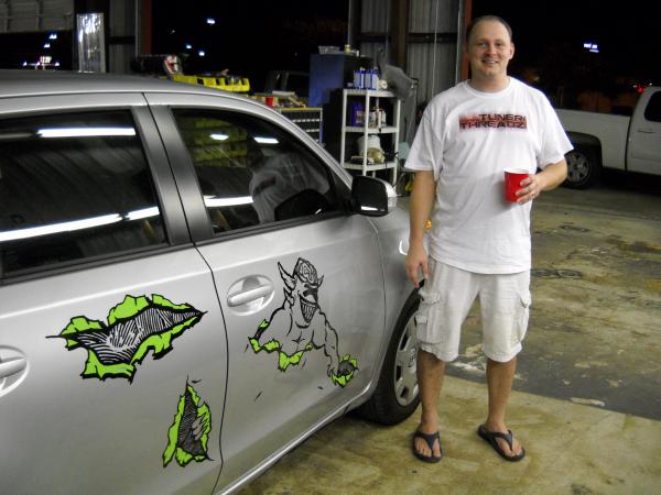 Tom from RIP Graphix with his amazing artwork.